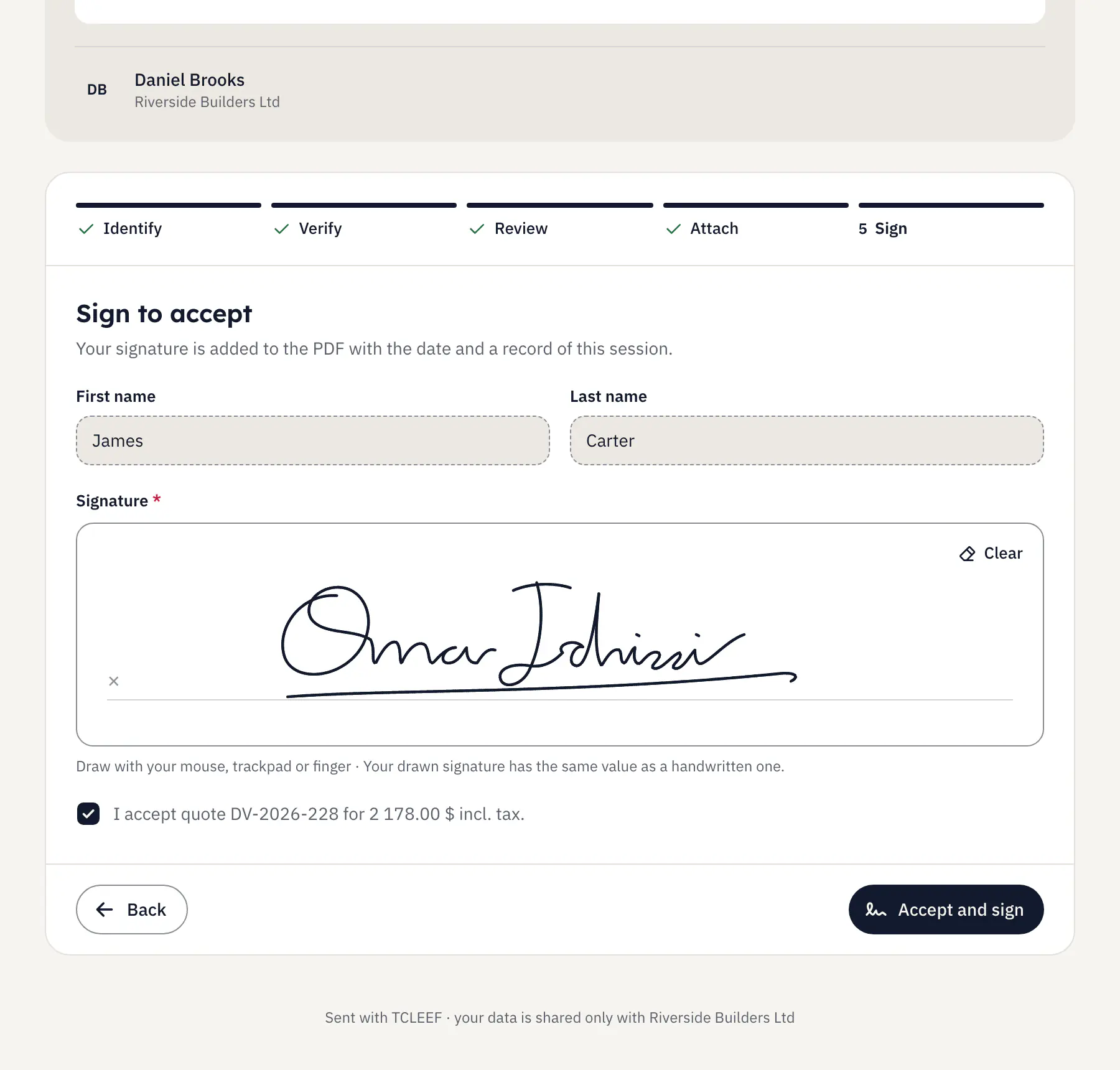 The page where the customer signs their quote in tcleef: their name, their signature drawn with a finger, the consent box and the button to accept and sign.