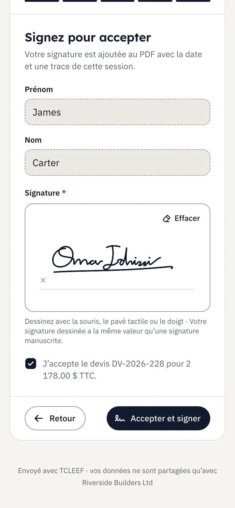 La page où le client signe son devis dans tcleef : son nom, sa signature tracée au doigt, la case d'acceptation et le bouton pour accepter et signer.